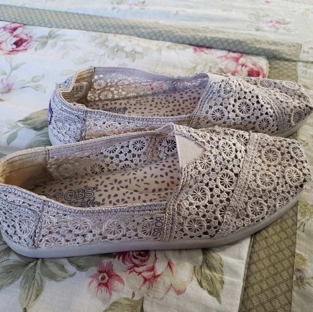 Cream Lace Bobs